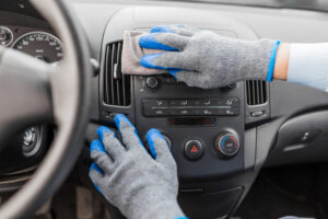 車内のクリーニングにも専門業者が存在します。車内クリーニングが困難な方や自身でしても微妙だと感じる方は是非参考にしてください。